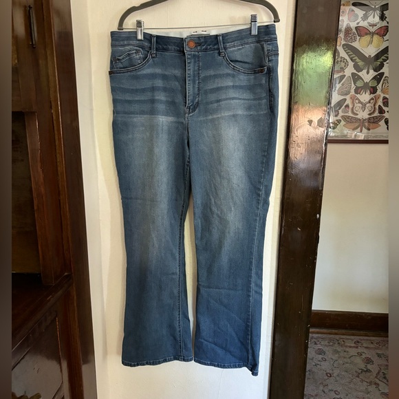 Wit & Wisdom Jeans - Picture 1 of 7